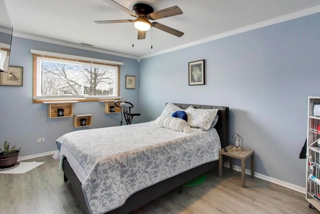 17298 W Maple Lane, Gurnee, IL 60031