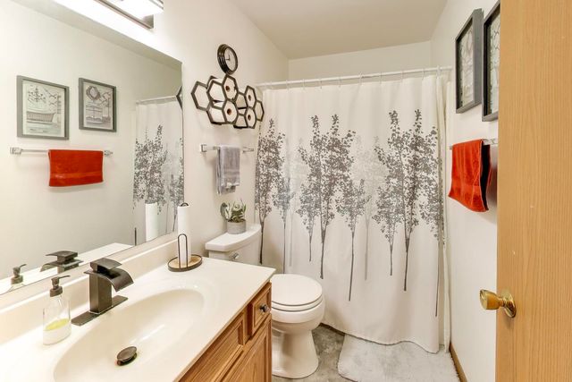 17298 W Maple Lane, Gurnee, IL 60031