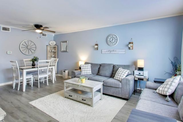 17298 W Maple Lane, Gurnee, IL 60031