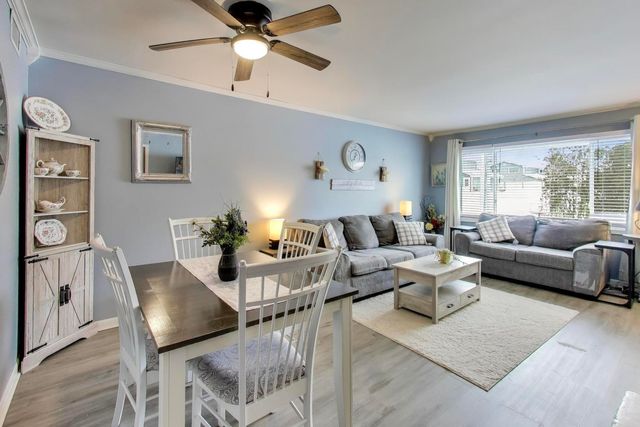 17298 W Maple Lane, Gurnee, IL 60031