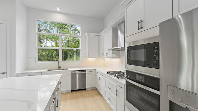 228 SE VIA SANGRO, Port St Lucie, FL 34952