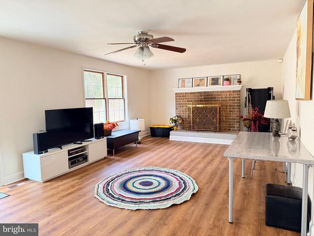 4 THRUSH CT, Lutherville Timonium, MD 21093