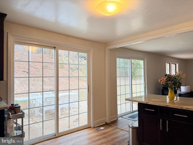 4 THRUSH CT, Lutherville Timonium, MD 21093