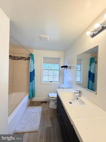 4 THRUSH CT, Lutherville Timonium, MD 21093