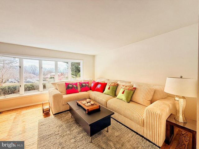 4 THRUSH CT, Lutherville Timonium, MD 21093