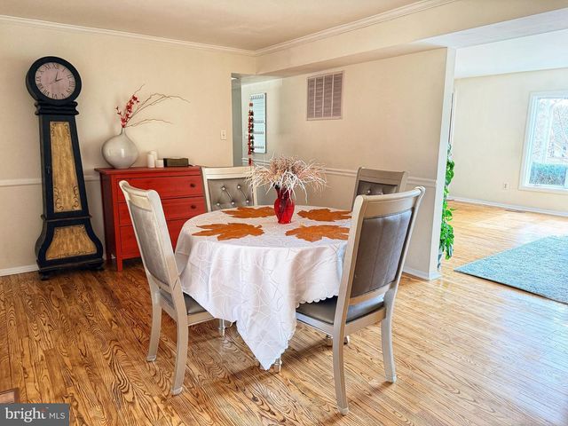 4 THRUSH CT, Lutherville Timonium, MD 21093