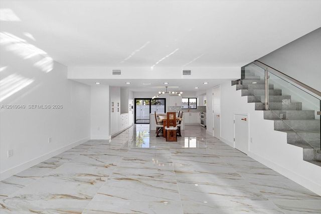 16449 NE 26th Ave 16, North Miami Beach, FL 33160