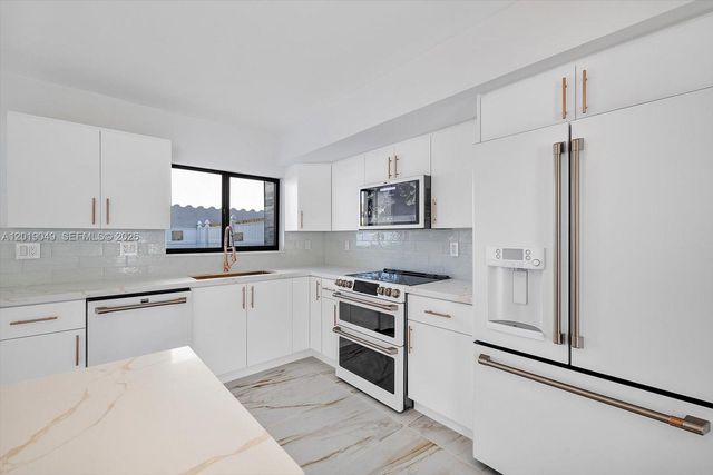 16449 NE 26th Ave 16, North Miami Beach, FL 33160