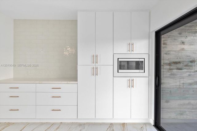 16449 NE 26th Ave 16, North Miami Beach, FL 33160