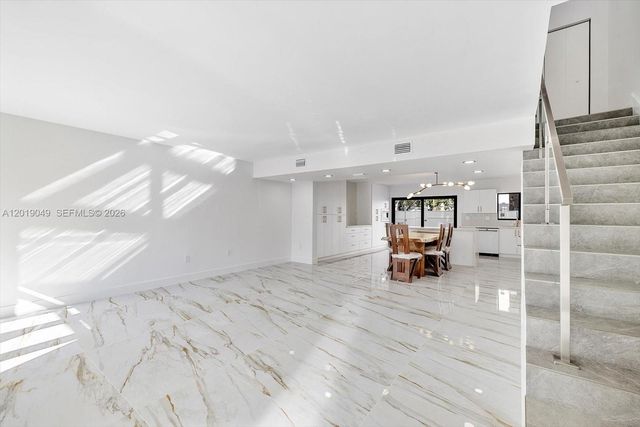 16449 NE 26th Ave 16, North Miami Beach, FL 33160