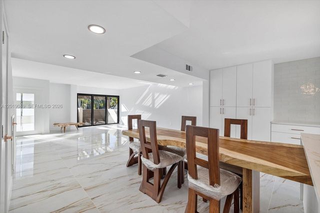 16449 NE 26th Ave 16, North Miami Beach, FL 33160