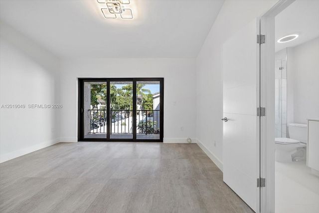 16449 NE 26th Ave 16, North Miami Beach, FL 33160