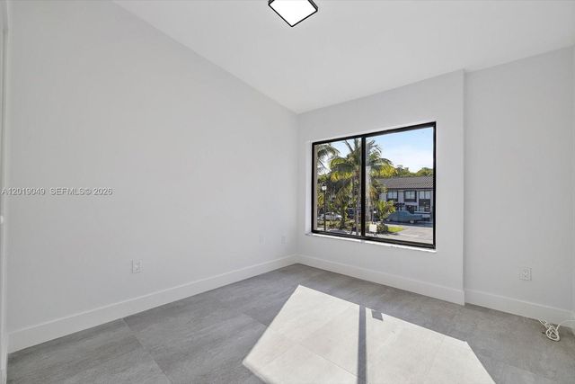 16449 NE 26th Ave 16, North Miami Beach, FL 33160