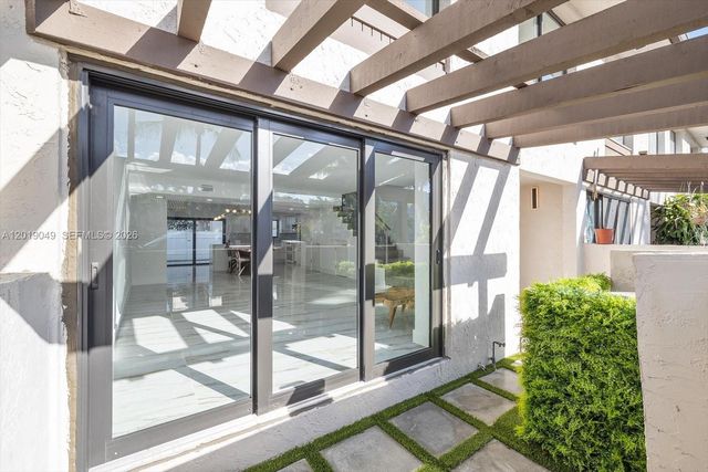 16449 NE 26th Ave 16, North Miami Beach, FL 33160
