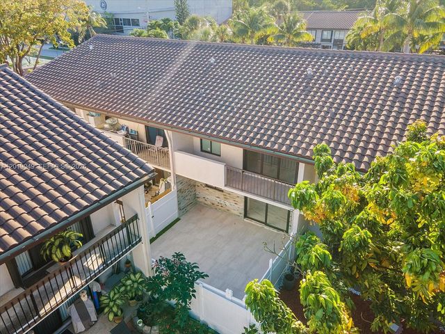 16449 NE 26th Ave 16, North Miami Beach, FL 33160