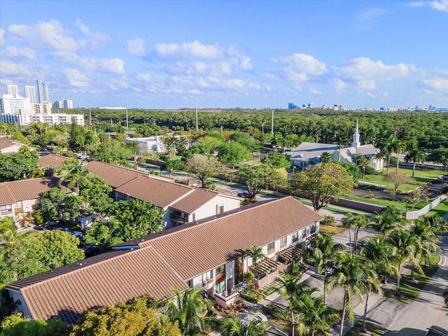 16449 NE 26th Ave 16, North Miami Beach, FL 33160