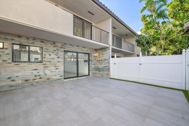 16449 NE 26th Ave 16, North Miami Beach, FL 33160
