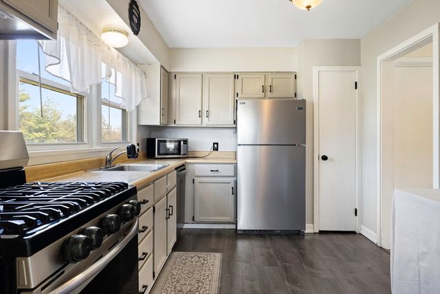 68 Honeysuckle Dr 68, Chicopee, MA 01022