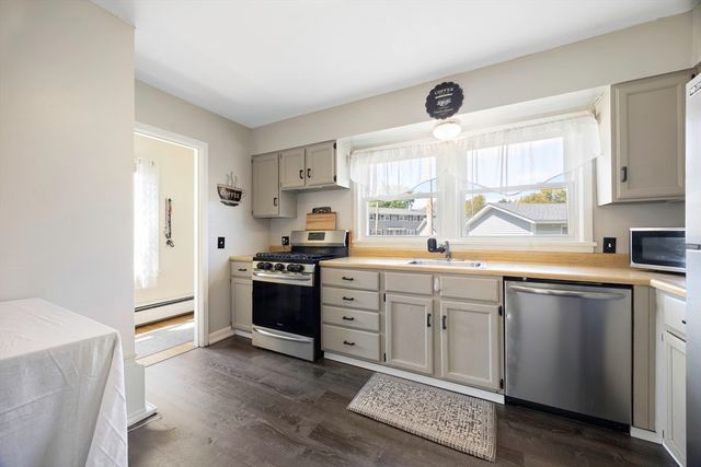 68 Honeysuckle Dr 68, Chicopee, MA 01022