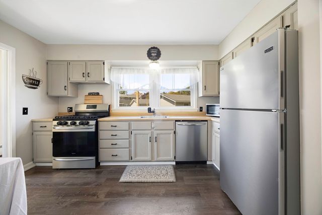 68 Honeysuckle Dr 68, Chicopee, MA 01022