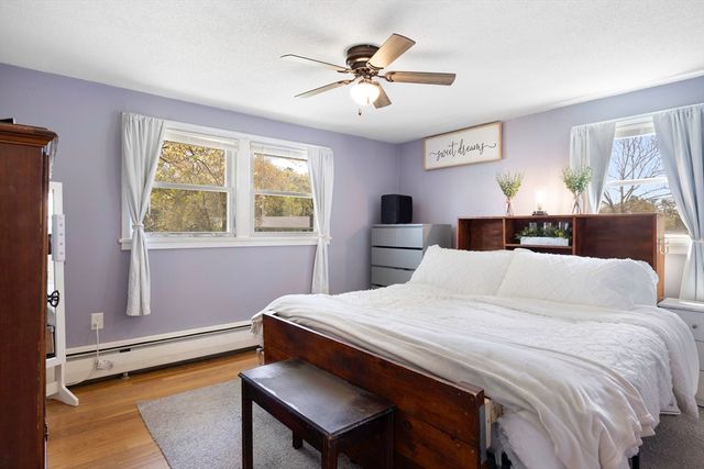 68 Honeysuckle Dr 68, Chicopee, MA 01022