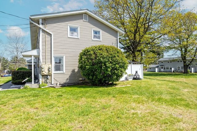 68 Honeysuckle Dr 68, Chicopee, MA 01022