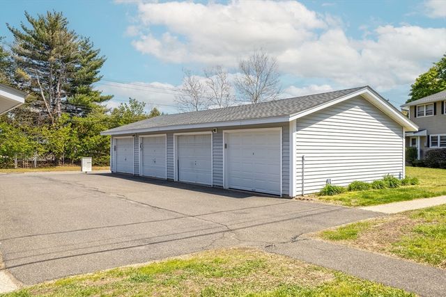 68 Honeysuckle Dr 68, Chicopee, MA 01022