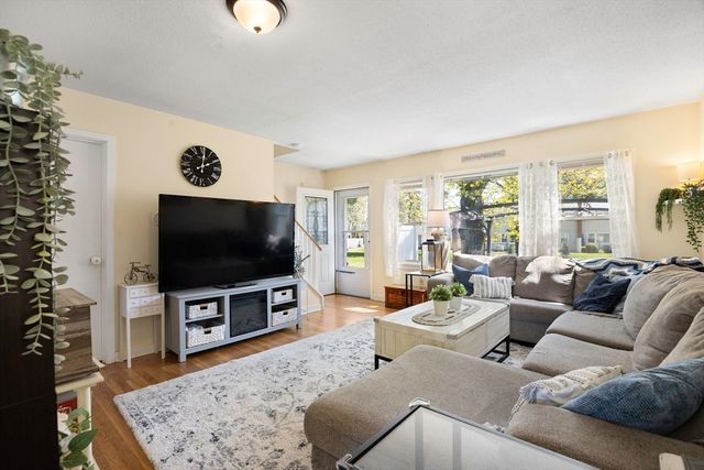 68 Honeysuckle Dr 68, Chicopee, MA 01022