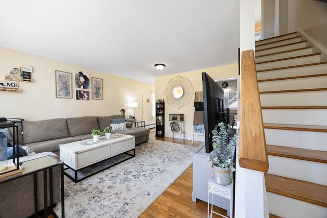 68 Honeysuckle Dr 68, Chicopee, MA 01022
