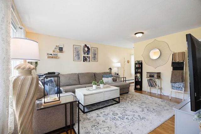 68 Honeysuckle Dr 68, Chicopee, MA 01022