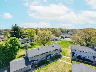 68 Honeysuckle Dr 68, Chicopee, MA 01022