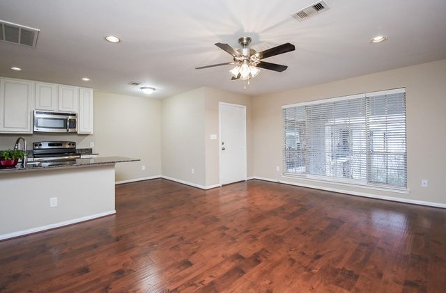 5343 Richmond Avenue 17, Houston, TX 77056