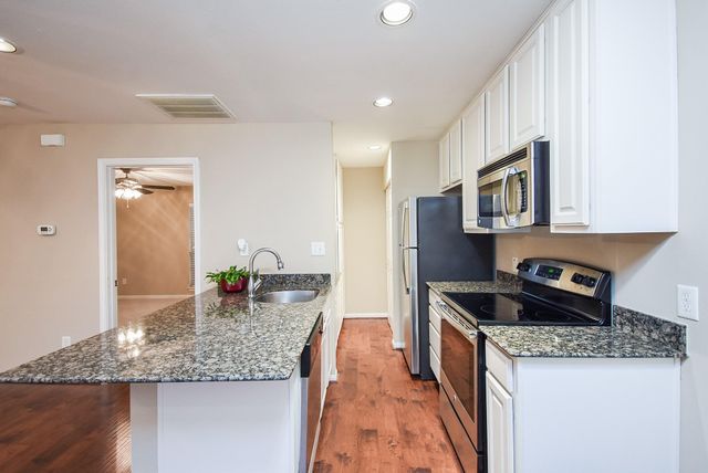 5343 Richmond Avenue 17, Houston, TX 77056