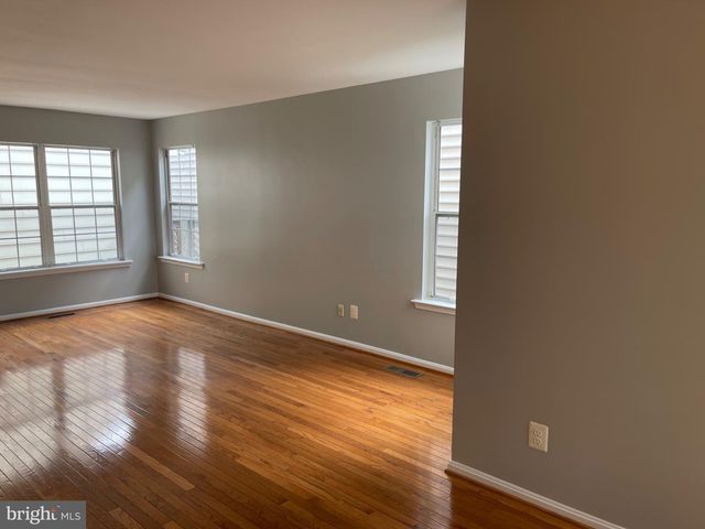 6 MARKETREE CT, Gaithersburg, MD 20886