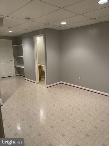 6 MARKETREE CT, Gaithersburg, MD 20886
