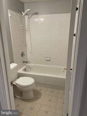 6 MARKETREE CT, Gaithersburg, MD 20886