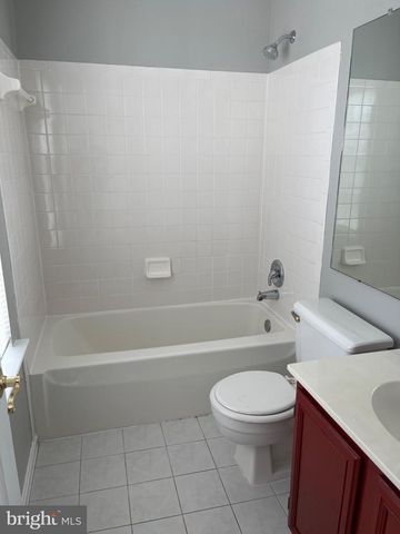 6 MARKETREE CT, Gaithersburg, MD 20886