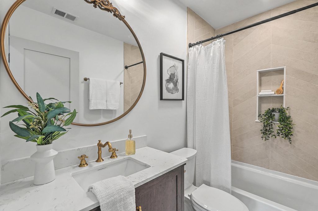 Image 26 of property listing at 5 Saint Margaret Street, Charleston, SC 29403