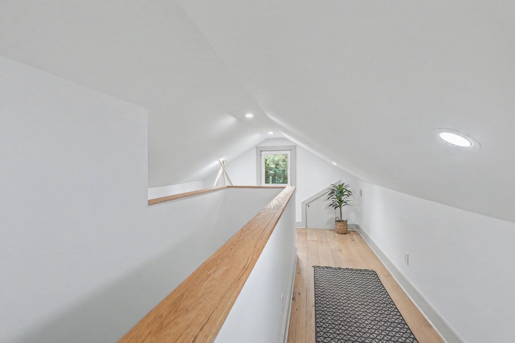 Image 33 of property listing at 5 Saint Margaret Street, Charleston, SC 29403