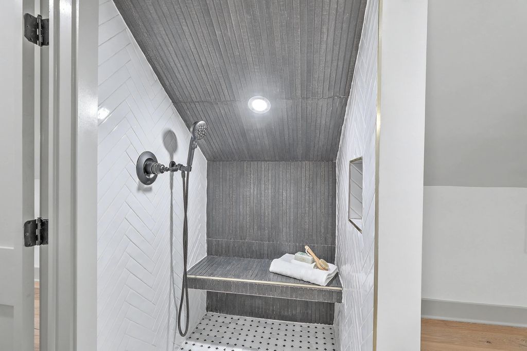 Image 37 of property listing at 5 Saint Margaret Street, Charleston, SC 29403