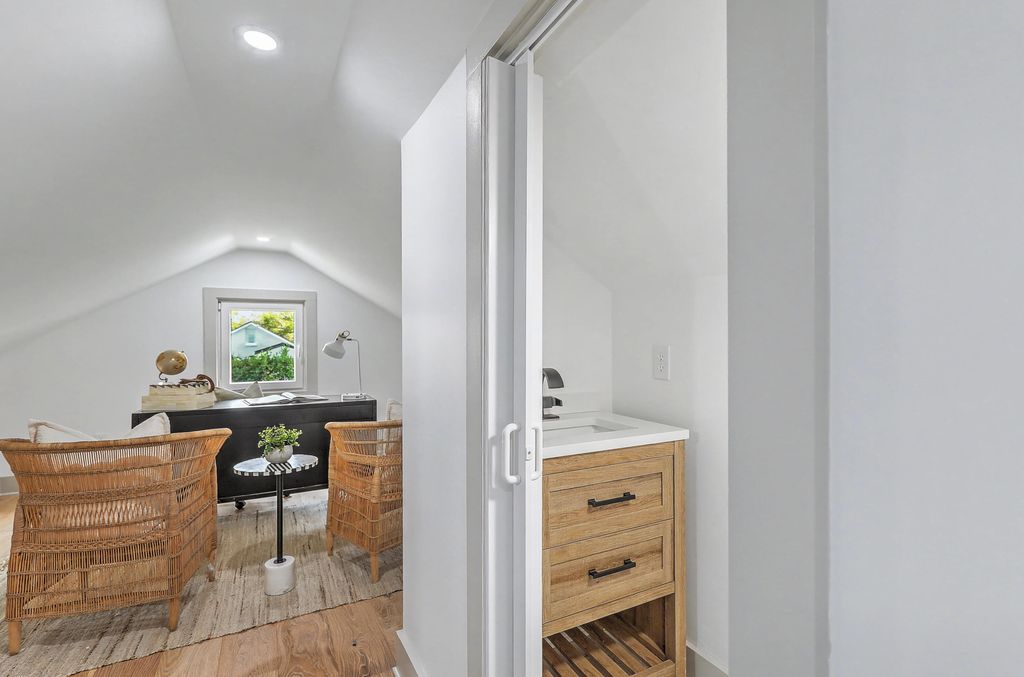 Image 38 of property listing at 5 Saint Margaret Street, Charleston, SC 29403