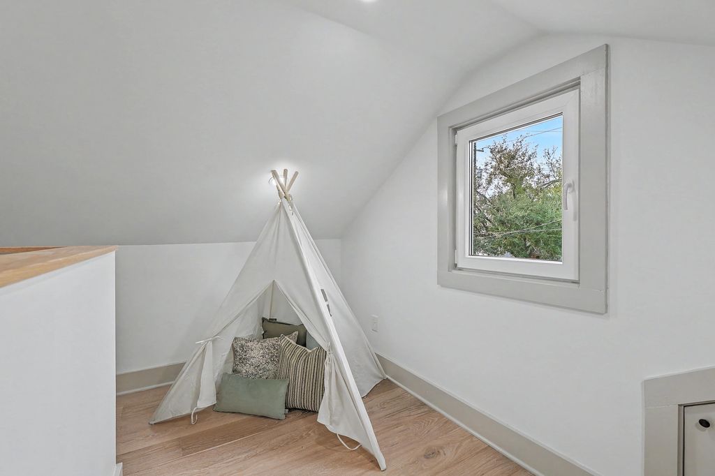 Image 39 of property listing at 5 Saint Margaret Street, Charleston, SC 29403