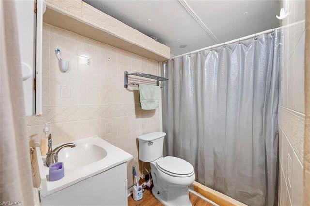 5 Henderson DR, Naples, FL 34114