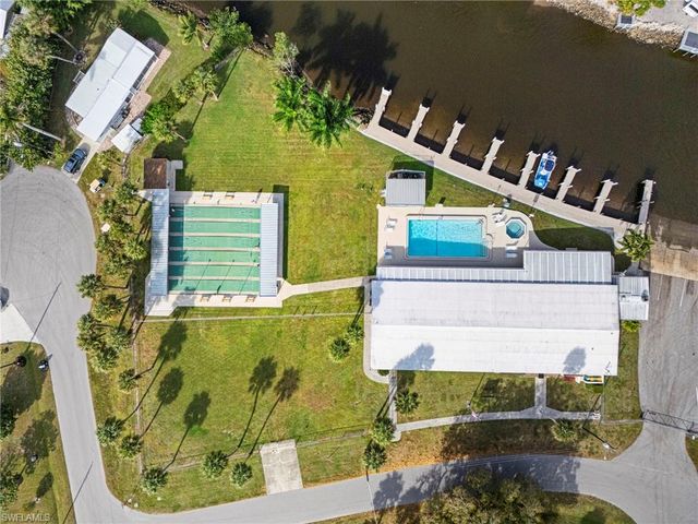 5 Henderson DR, Naples, FL 34114