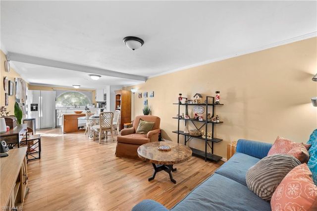 5 Henderson DR, Naples, FL 34114