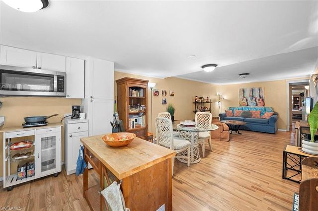 5 Henderson DR, Naples, FL 34114