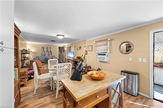 5 Henderson DR, Naples, FL 34114