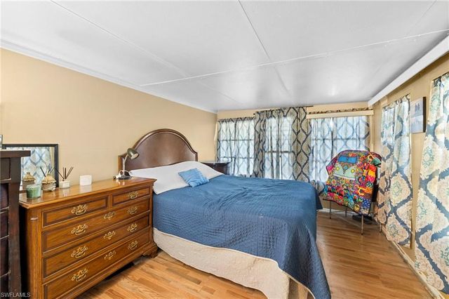 5 Henderson DR, Naples, FL 34114