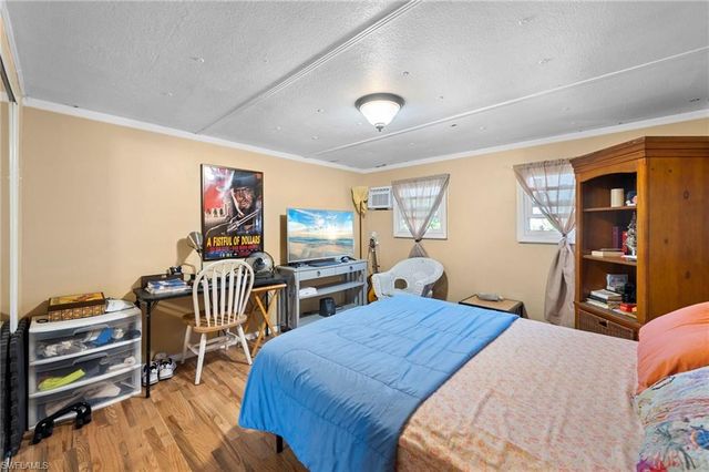 5 Henderson DR, Naples, FL 34114