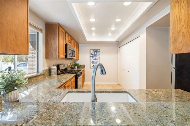 1866 Rory Lane 2, Simi Valley, CA 93063